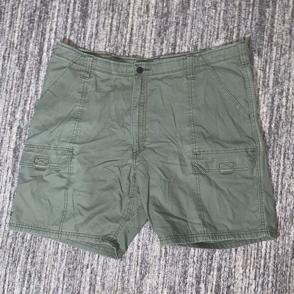 Wrangler Mens Size 40 Fishing Cargo Pants Olive Green Pockets Back Elastic Waist - Picture 1 of 7